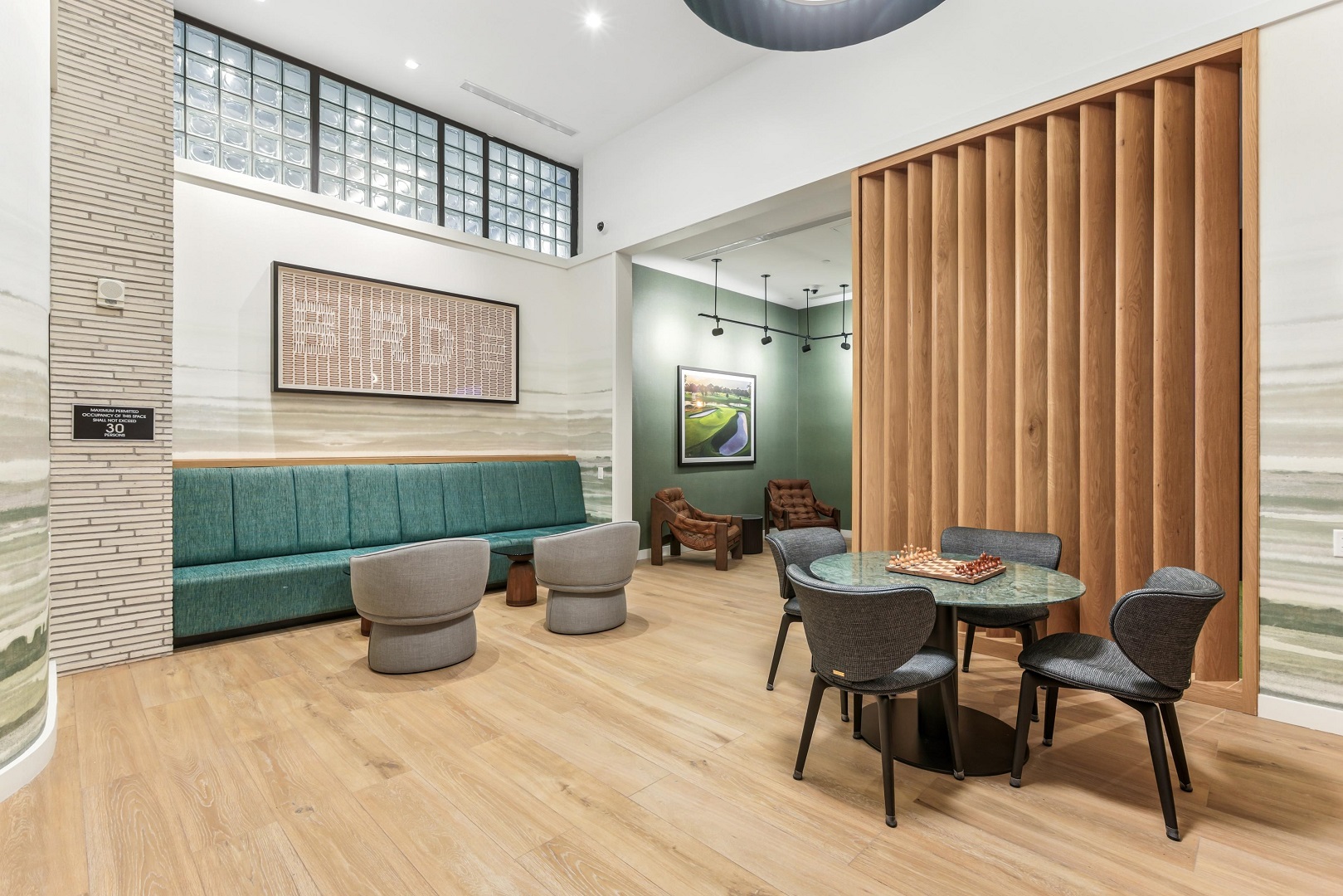 Golf lounge